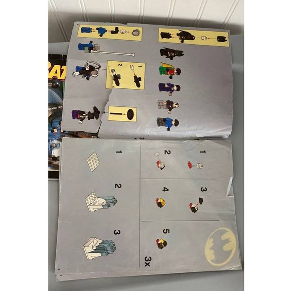 Lego The Batcave: The Penguin and Mr. Freeze's Invasion (7783) 100% Complete - Picture 10 of 11